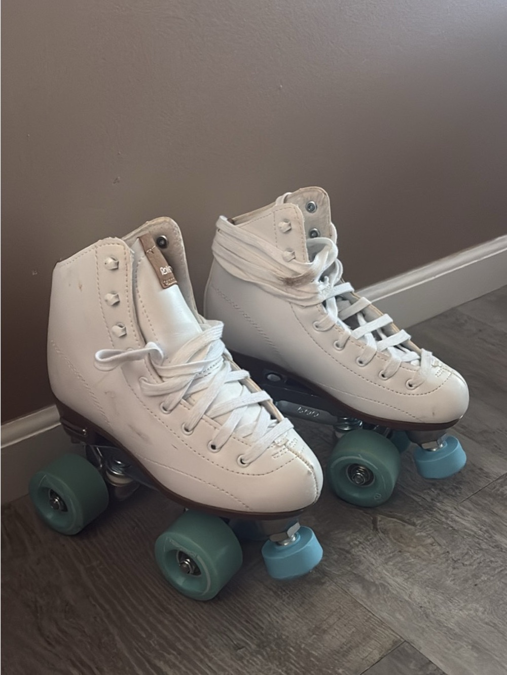 Roller derby women’s roller skates size 5 white and blue